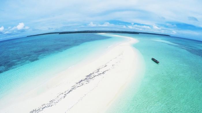 Pantai Ngurtafur - Unik! Di Pantai Ini Kamu Bisa Merasakan Sensai Berjalan di Atas Lautan Luas