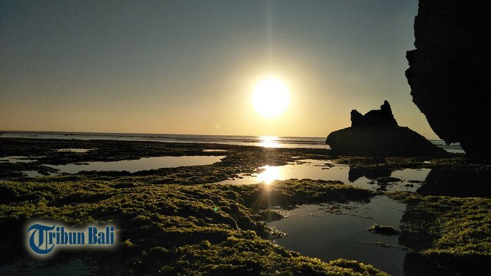 Pantai Padang-padang di Bali.