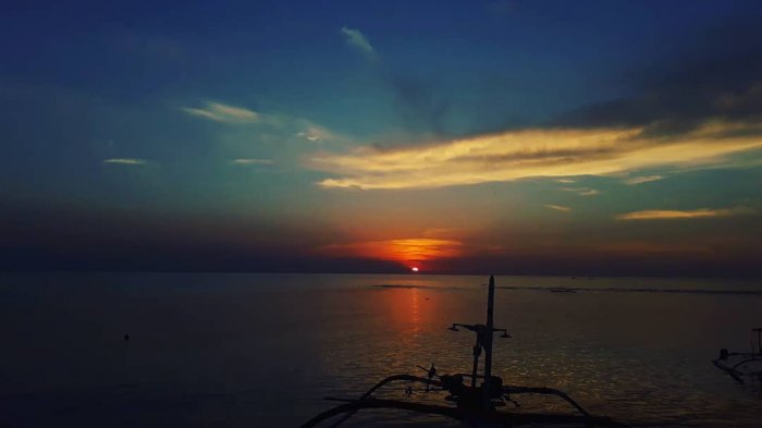 Indahnya Sunset di Pantai Penimbangan, Tempat Nongkrong Favorit di Singaraja Bali
