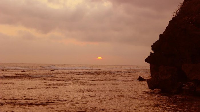 Pantai Pok Tunggal, satu pantai terbaik di Tepus, Gunungkidul, Jogja buat liburan keluarga.