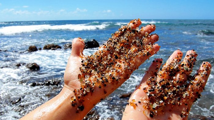 Bukannya Jijik dan Kotor, Pantai 'Sampah' di Rusia Ini Justru Punya Pemandangan yang Menakjubkan