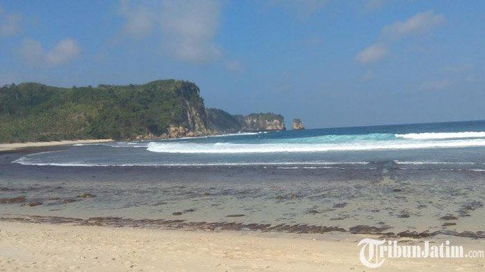 Menikmati Keindahan Pantai Sanggar Tulungagung yang Masih Alami