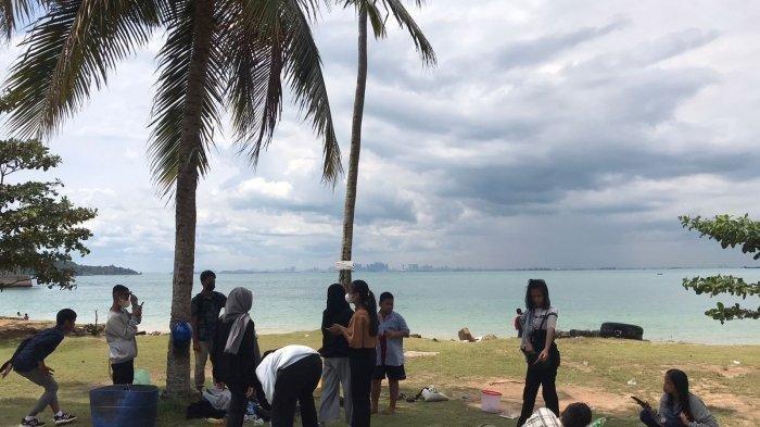 Pantai Tanjung Pinggir, rekomendasi tempat wisata di Batam, Kepulauan Riau.