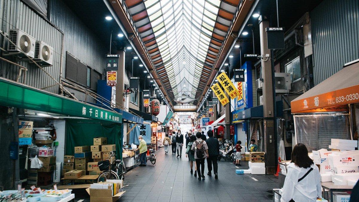 Pasar Kuromon, satu tempat wisata terbaik di Osaka Jepang