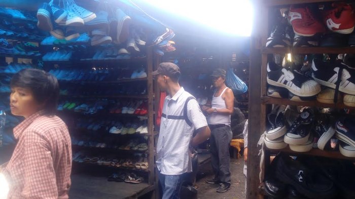 Pasar Sumbu - Bukan KW! Cuma di Sini Kamu Bisa Dapatkan Sepatu Impor Asli Mulai Rp 70 Ribuan