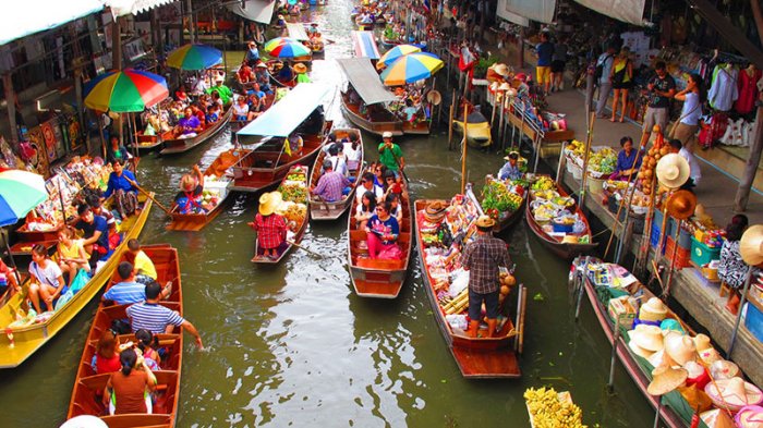 Pesona 5 Pasar Terapung di Asia, Indonesia? Jelas Ada dan Nggak Kalah Indah