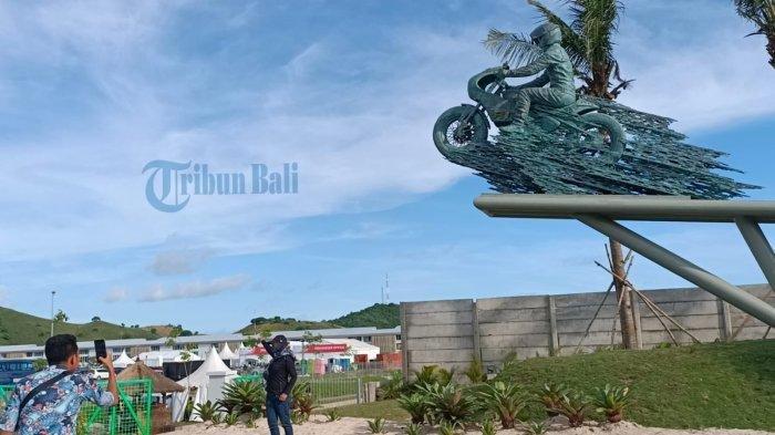 Tak Cuma MotoGP, Patung Jokowi Naik Motor Juga Jadi Pesona Favorit di Mandalika