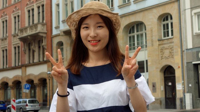 Foto dengan Pose Jari 'Peace' Ternyata Bikin Bocor Data Diri, Benarkah?