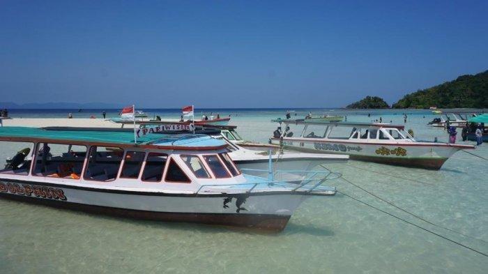 Pemandangan pantai di Pulau Kalimantung, Mursala, Tapteng