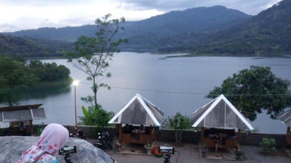 Pemandangan Waduk Wonorejo dilihat dari Giri Mulyo 


Artikel ini telah tayang di Tribunsuryatravel.com dengan judul Giri Mulyo, Cara Baru Menikmati Waduk Wonorejo yang Memanjakan Penggemar Sepeda, https://suryatravel.tribunnews.com/2021/03/14/giri-mulyo-cara-baru-menikmati-waduk-wonorejo-yang-memanjakan-penggemar-sepeda?page=all.