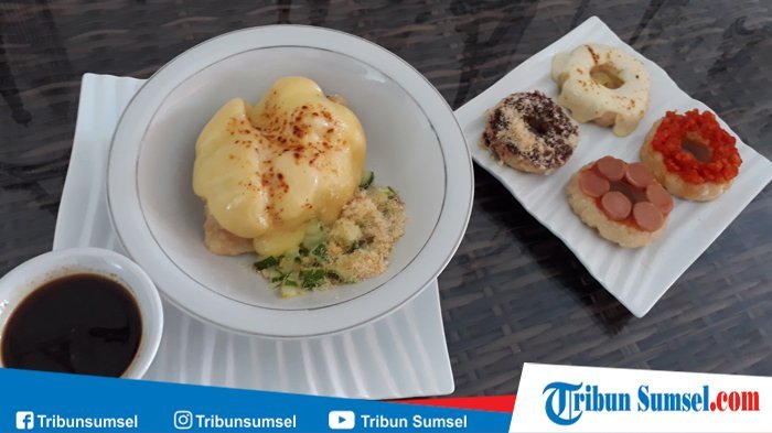 Pertama Kali Liburan di Palembang? Kamu Wajib Cicipi Pempek Donat yang Punya Beragam Topping