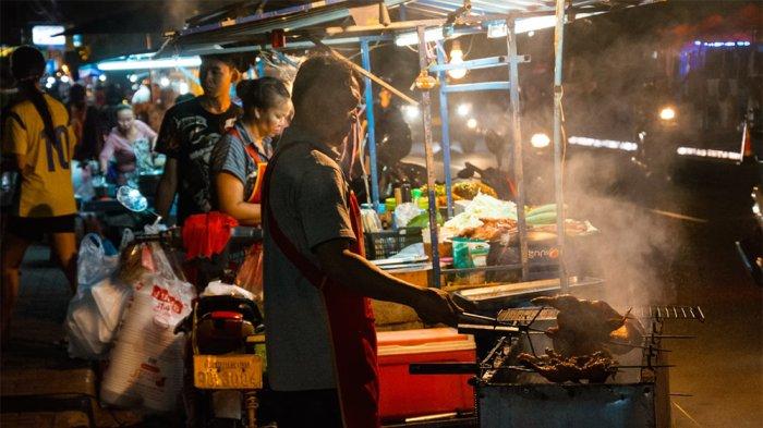 Penjual street food di Vientiane, Laos.