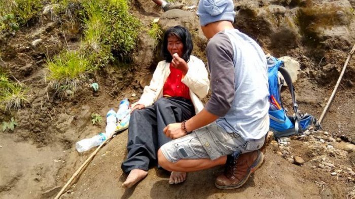 Viral Medsos - Miris! Ditemukan di Gunung Ciremai, Wanita Ini Ternyata Dibuang Saudaranya