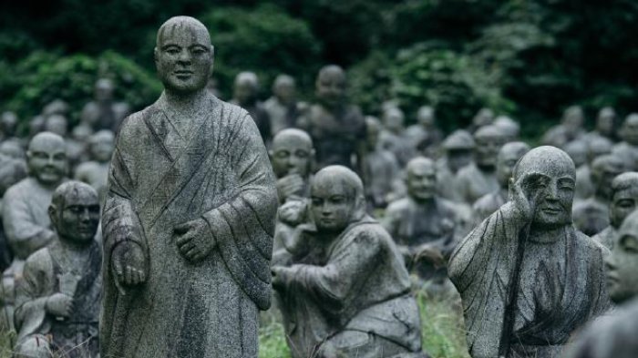 Prefektur Toyama Jepang - Seram! Taman Ini Jadi Rumah dari 800 Patung Hidup yang Siap Mengitai