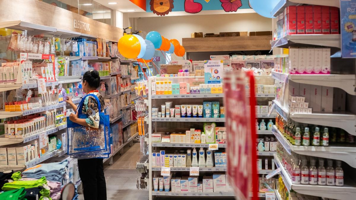 Pengunjung antusias berburu perlengkapan bayi dan kebutuhan anak dengan promo menarik selama festival.