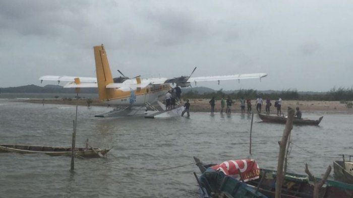 Setelah Lakukan Pendaratan Darurat di Laut Batam, Akhirnya Pesawat Airfast Berhasil Dievakuasi