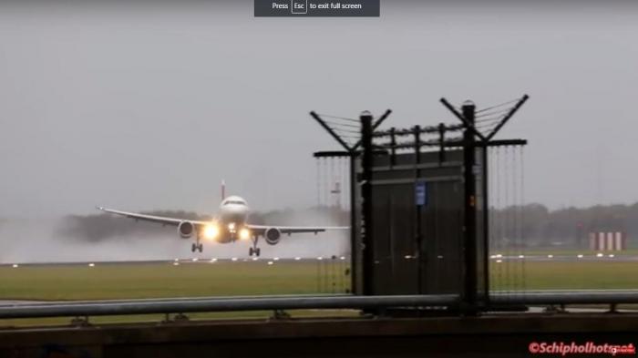 Swiss A320 - Ngeri! Begini Detik-detik Pendaratan Ekstrim Pesawat Akibat Crosswind