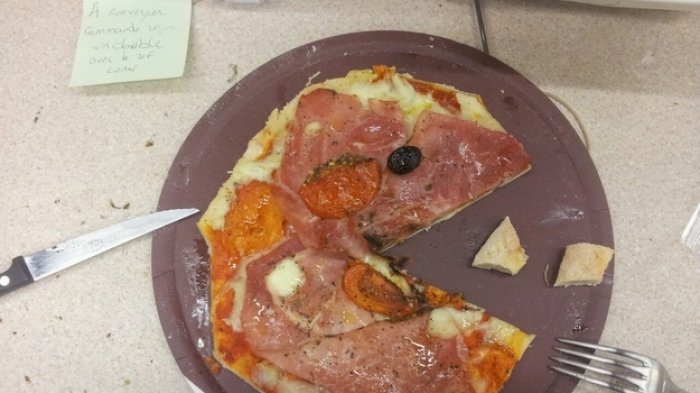 Bukan Bundar! Inilah 8 Pizza dengan Bentuk Paling Aneh di Dunia, Apalagi No 1! Enggak Banget Deh