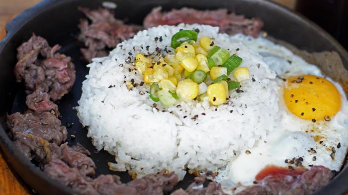 Plate O Yogyakarta - Wow, Paduan Telur, Beef dan Nasi Bikin Meleleh, Jangan Coba Pegang Piringnya !