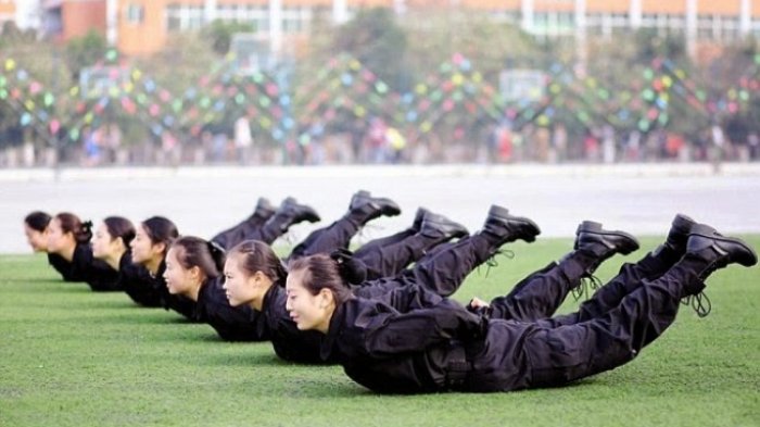 Demi Jadi Pramugari, Inilah Usaha Ekstrem yang Dilakoni Para Perempuan di China? Berani Coba?
