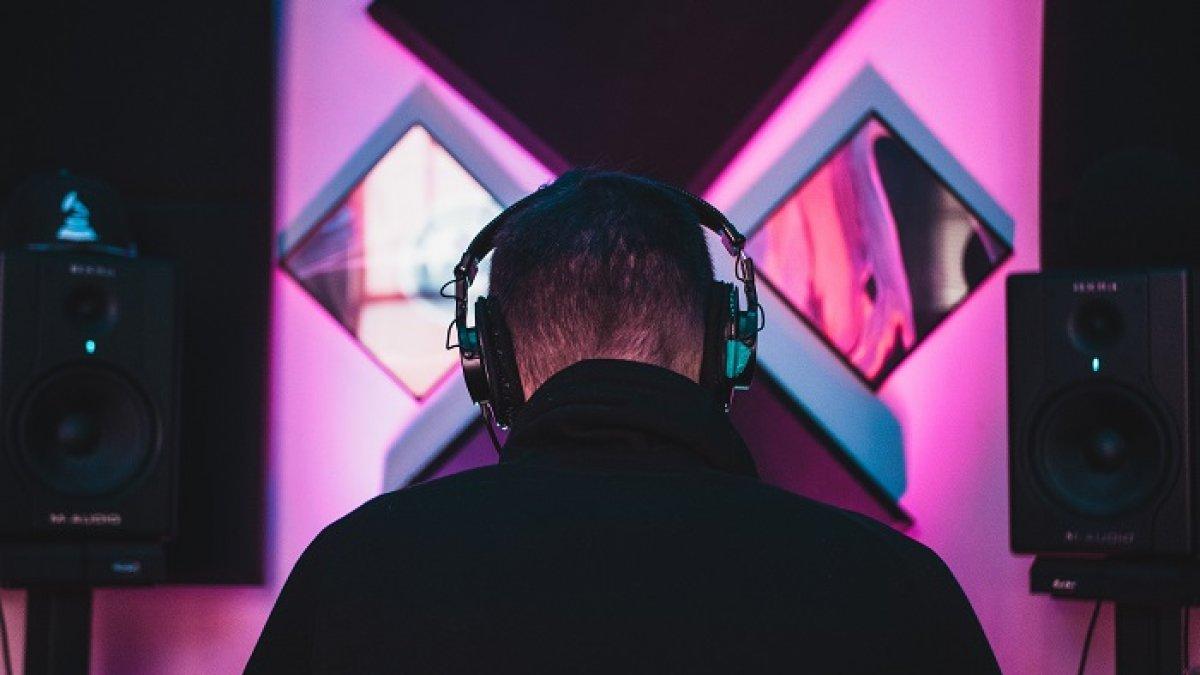 Hampir 5 Tahun Meneror Tetangga dengan Musik Keras, Seorang Pria Dijatuhi Hukuman Penjara