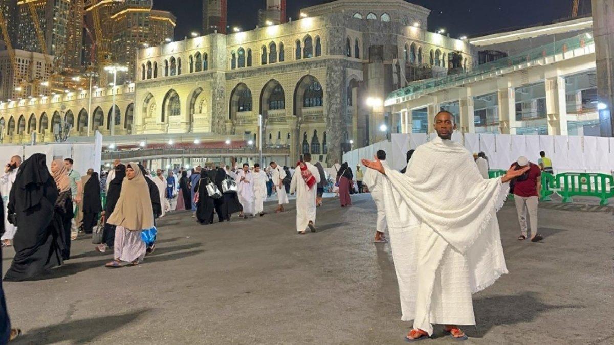 Viral Pria Non Muslim Berangkat ke Mekkah, Unggah Foto Pakai Baju Ihram