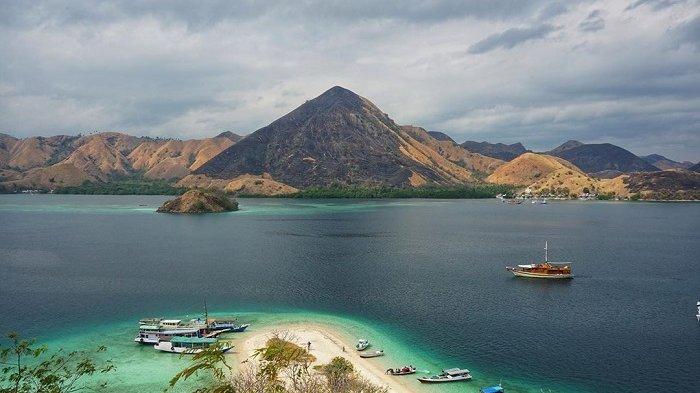 Labuan Bajo Disebut Jokowi Jadi Destinasi Super Premium, Ini 8 Pulau Cantik Buat Liburan di Sana