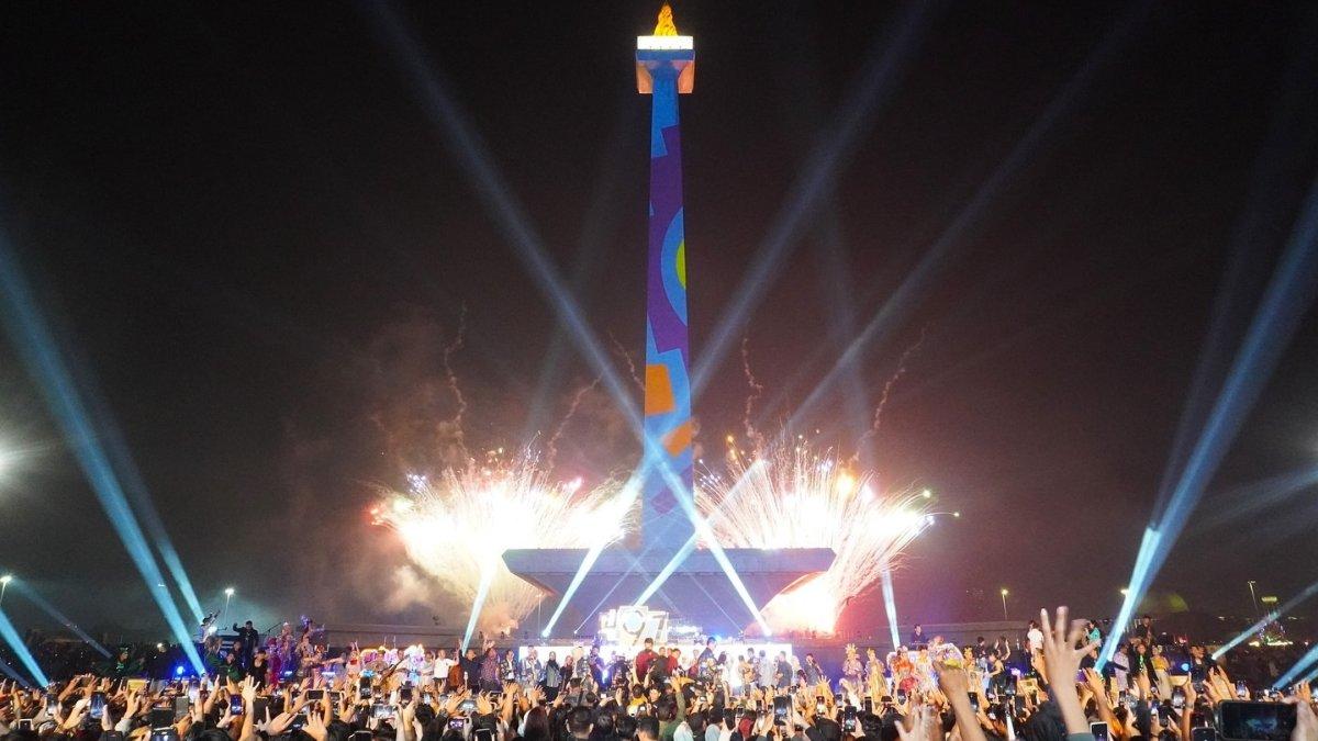 Berbagai keseruan dan kemeriahan perayaan puncak Hari Ulang Tahun (HUT) ke-497 Kota Jakarta di panggung Malam Jaya Raya, yang diadakan pada hari Sabtu (22/6/2024) di Monumen Nasional (Monas).