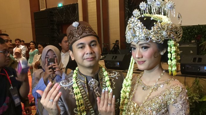 Resmi Jadi Suami Annisa Aziza, Raditya Dika Dimanjakkan Istri di Pagi Hari