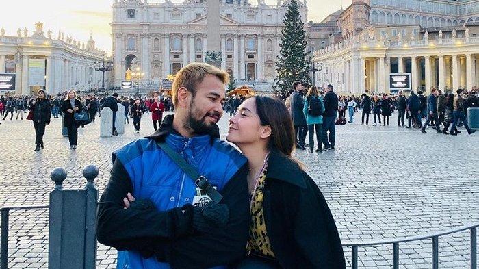 Liburan Artis - Masih Liburan di Italia, Kali ini Raffi Ahmad dan Nagita Slavina Kunjungi Vatikan