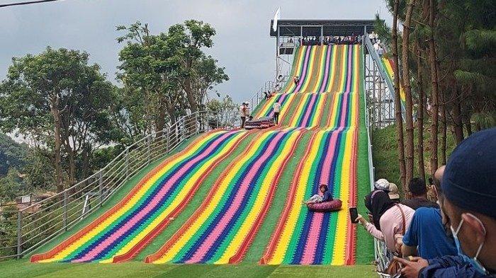 7 Tempat Wisata Baru di Lembang Bandung, Cobain Serunya Meluncur di Rainbow Slide yang Viral