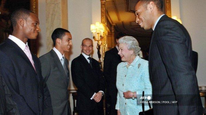 Momen Indah Arsenal Ngeteh Bareng Ratu Elizabeth II, Sempat Diajak Tur Keliling Istana Buckingham