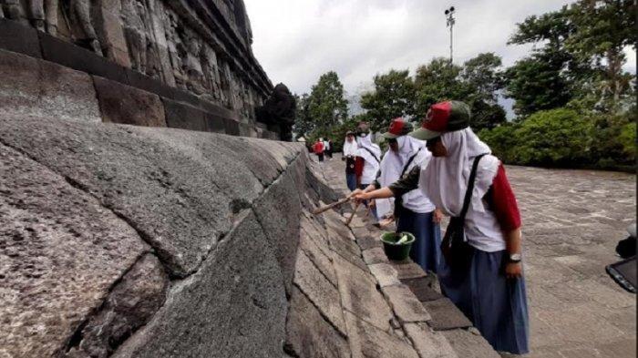 Peringati Hari Purbakala Nasional, Ratusan Pelajar Bersihkan Candi Borobudur
