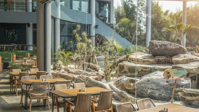 Restoran di Bogor Ini Tawarkan Sensasi Makan Sambil Menyaksikan Satwa Liar