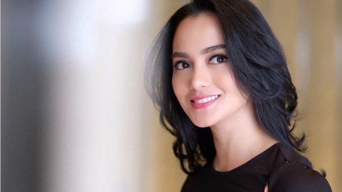 Ririn Ekawati - Lakukan Ini di Disneyland, Artis Ini Teringat Mendiang Suami, “Pasti Diketawain”