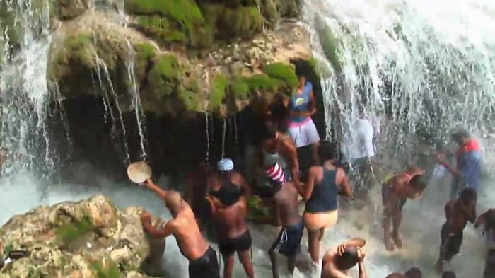 Saut d'Eau Haiti - Di Negara Ini Kamu Wajib Mandi Lumpur Bercampur Darah Sebelum Berhubungan Intim
