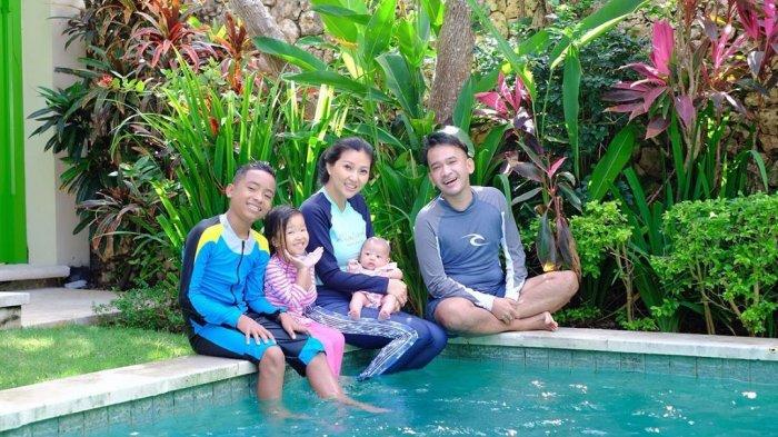 Ruben Onsu dan Sarwendah Liburan Akhir Pekan di Bali, Ajak Thalia, Thania Serta Betrand Peto