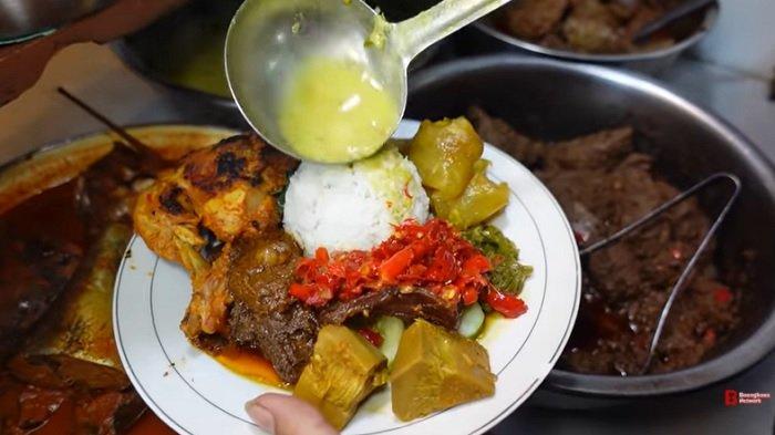 Warung Nasi Padang Super Lengkap di Ciputat, Sedia hingga 120 Menu