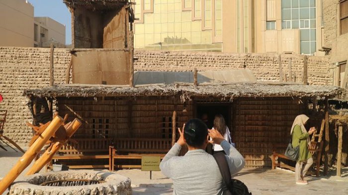 Terasa Kontras dengan Burj Kalifa, Begini Rupa Rumah Tradisional di Dubai yang Terbuat dari Daun