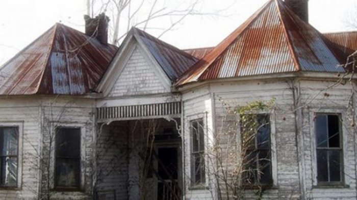 Terlihat Menyeramkan dan Usang, Rumah Tua di Ontario Kanada Ini Simpan Rahasia Menarik di Dalamnya