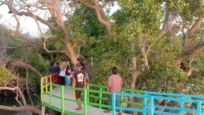 Di Balik Namanya yang Unik, Pantai Kutang di Lamongan Punya Banyak Spot Foto Instagramable