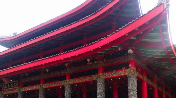 Sam Poo Kong dengan dominasi warna merah dan kuning khas China.