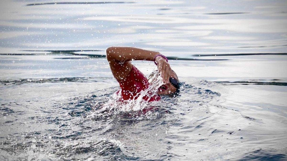 Kunjungi Maluku, Sandiaga Uno Jajal Sensasi Berenang di Laut Lepas Pulau Dodola