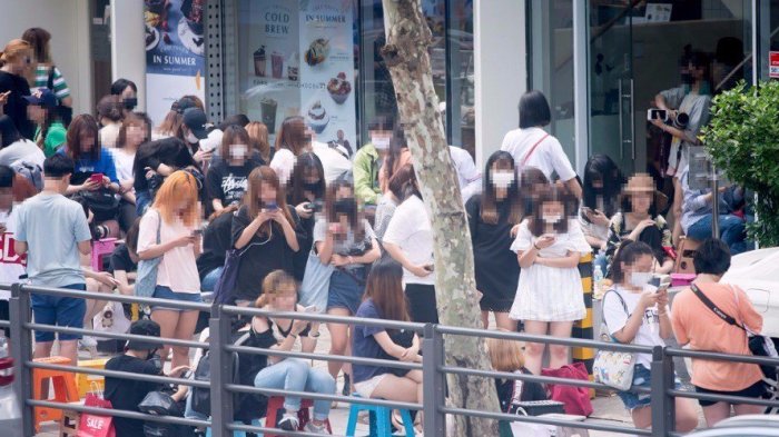 Ya Ampun di Luar Batas! 10 Perilaku Ekstrem Fans Ini Bikin Artis Korea Resah dan Ancam Nyawa Mereka