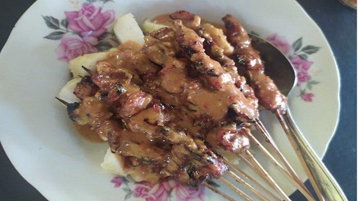 6 Sate Ayam Legendaris di Solo Buat Kulineran Malam, Irisan Daging dan Bumbunya Maknyuss