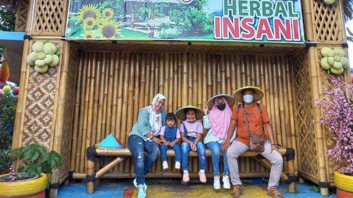 Saung di Taman Herbal Insani Depok