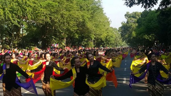 Hari Ini, 5.035 Penari Gambyong di Ruas Jalan Slamet Riyadi Solo Sukses Pecahkan Rekor Muri & Dunia