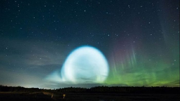 Mengengerkan Rusia! Sempat Disangka Kapal Alien, Ternyata Bola Cahaya di Langit Siberia Itu . . .