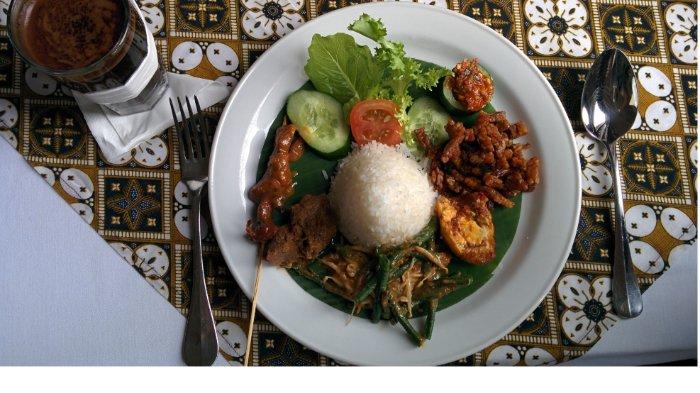 Ilustrasi nasi campur, makanan khas Bali