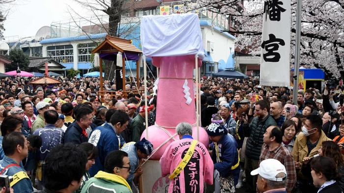 Shinto Kanamara Matsuri - Heboh! Di Sini Orang Tua Hingga Anak-anak Menyembah Organ Vital Laki-laki